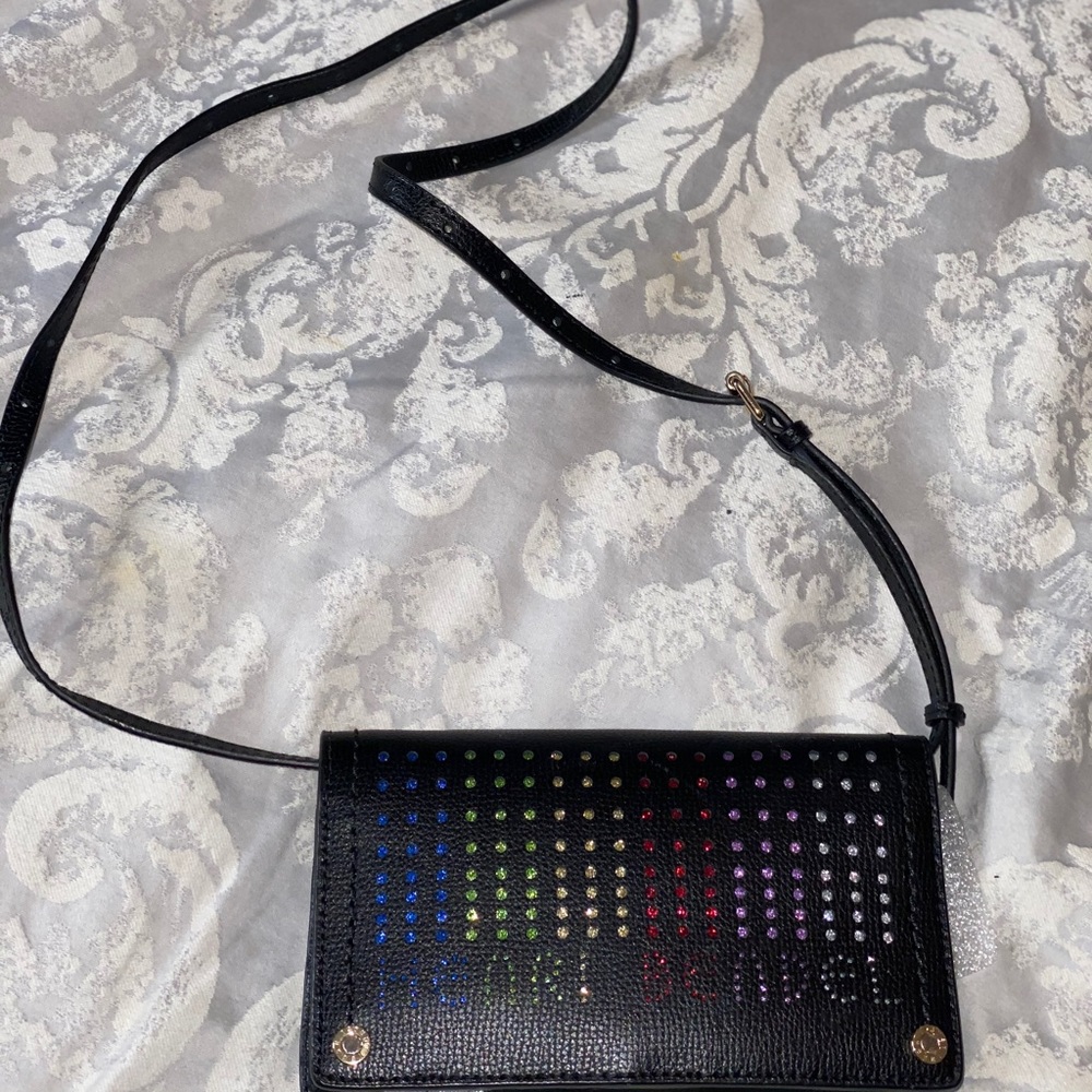 Henri bendel wallet-on-chain